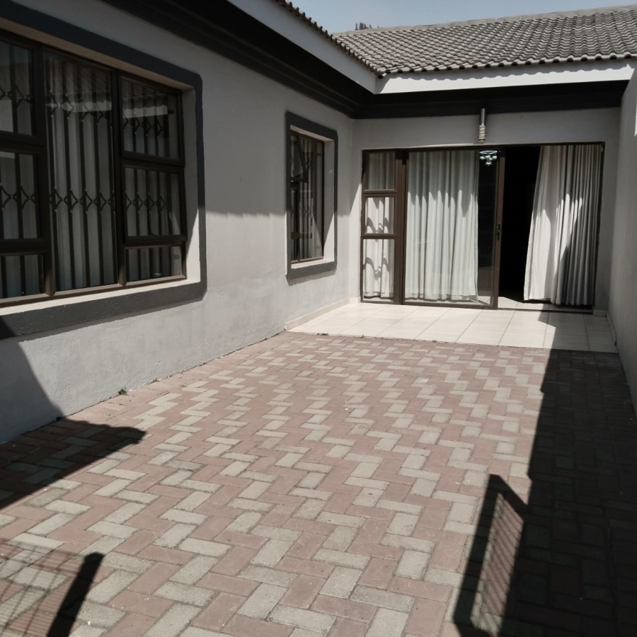 8 Bedroom Property for Sale in Verwoerdpark Gauteng