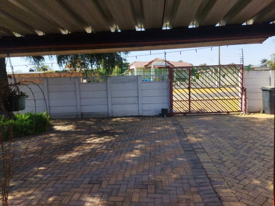 4 Bedroom Property for Sale in Illiondale Gauteng