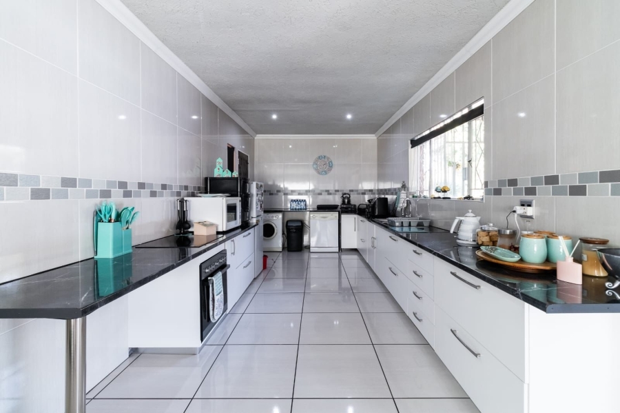 2 Bedroom Property for Sale in Birchleigh North Gauteng