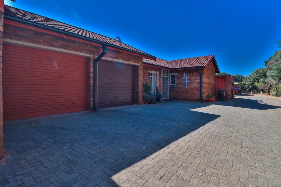 2 Bedroom Property for Sale in Birchleigh North Gauteng