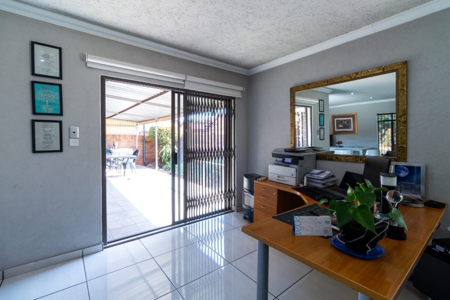 2 Bedroom Property for Sale in Birchleigh North Gauteng