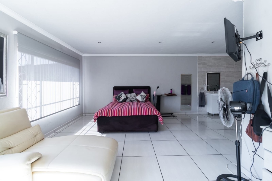 2 Bedroom Property for Sale in Birchleigh North Gauteng