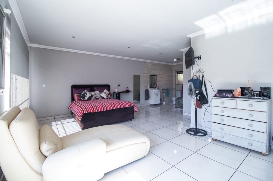 2 Bedroom Property for Sale in Birchleigh North Gauteng