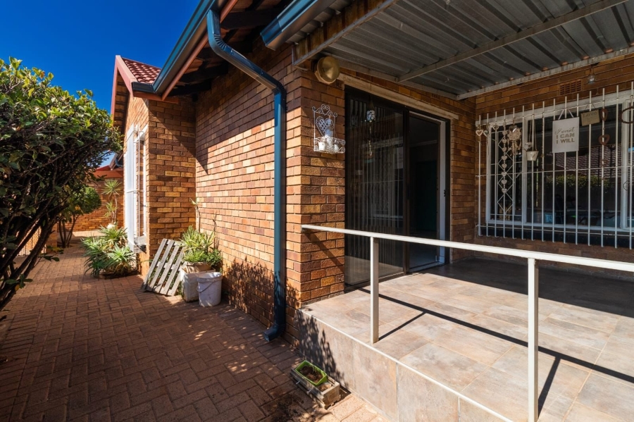 2 Bedroom Property for Sale in Birchleigh North Gauteng