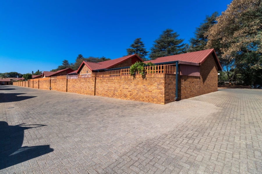 2 Bedroom Property for Sale in Birchleigh North Gauteng