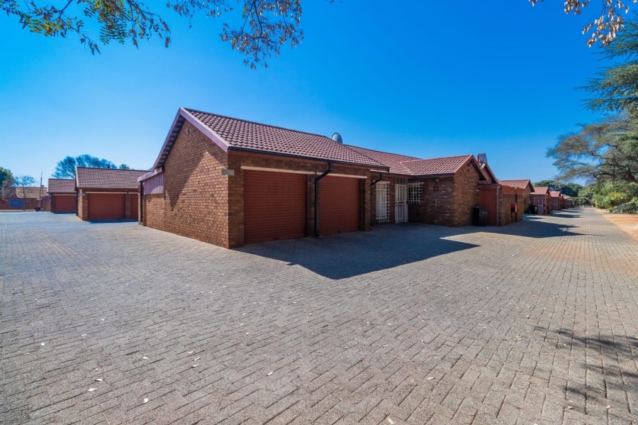 2 Bedroom Property for Sale in Birchleigh North Gauteng