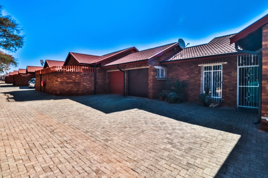 2 Bedroom Property for Sale in Birchleigh North Gauteng