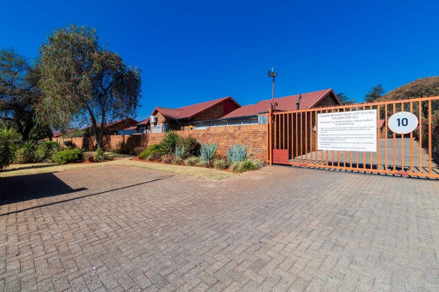 2 Bedroom Property for Sale in Birchleigh North Gauteng