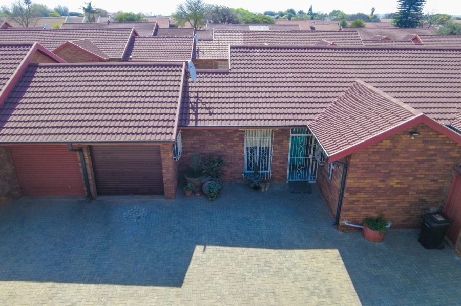 2 Bedroom Property for Sale in Birchleigh North Gauteng