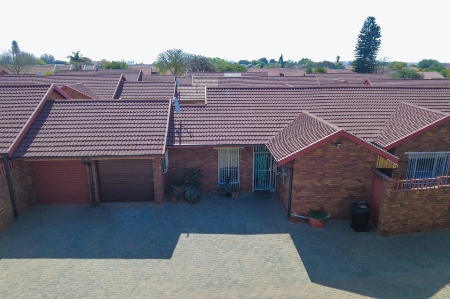 2 Bedroom Property for Sale in Birchleigh North Gauteng