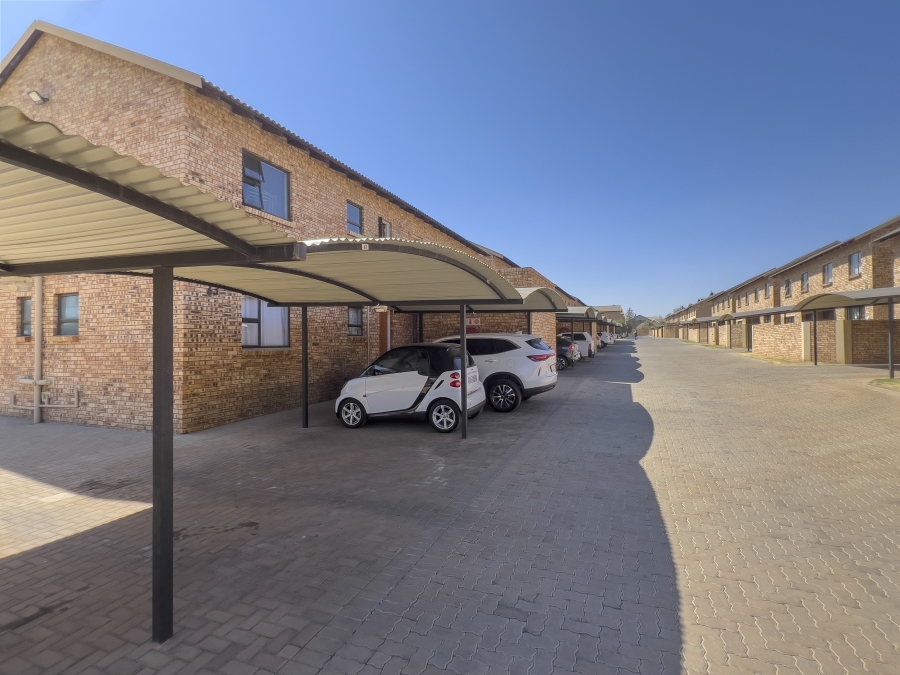 2 Bedroom Property for Sale in Goedeburg Gauteng