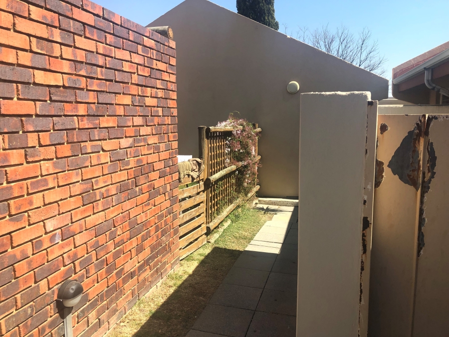 2 Bedroom Property for Sale in Sunninghill Gauteng