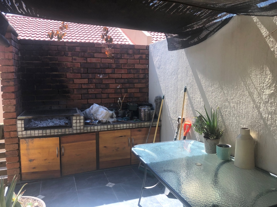 2 Bedroom Property for Sale in Sunninghill Gauteng