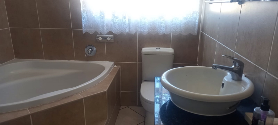 3 Bedroom Property for Sale in New Market Gauteng