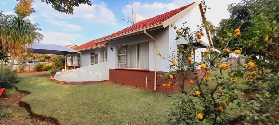 4 Bedroom Property for Sale in Magalieskruin Gauteng