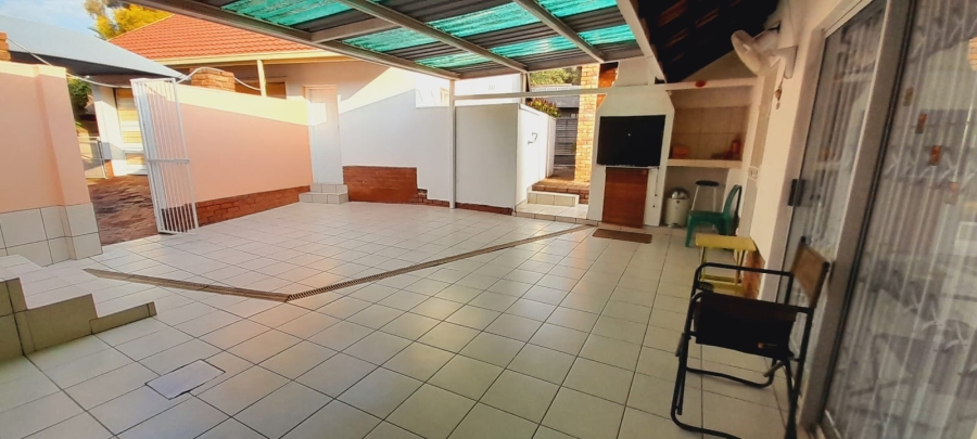 4 Bedroom Property for Sale in Magalieskruin Gauteng