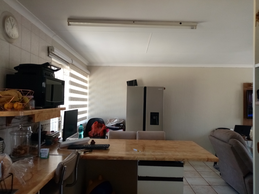 To Let 2 Bedroom Property for Rent in Leachville Gauteng