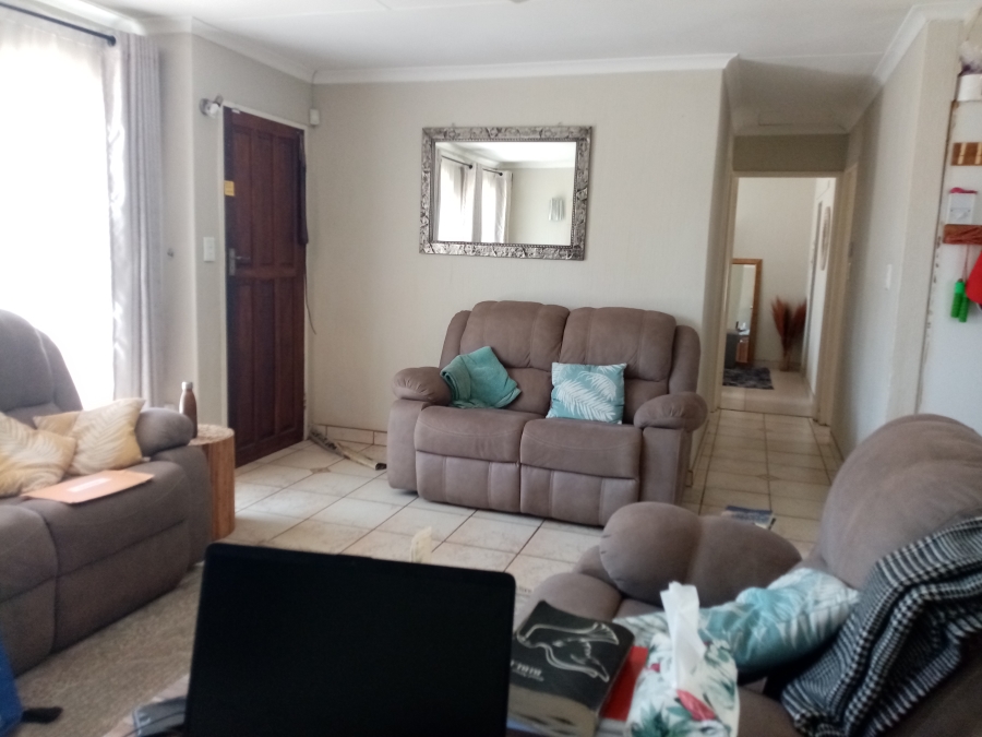 To Let 2 Bedroom Property for Rent in Leachville Gauteng