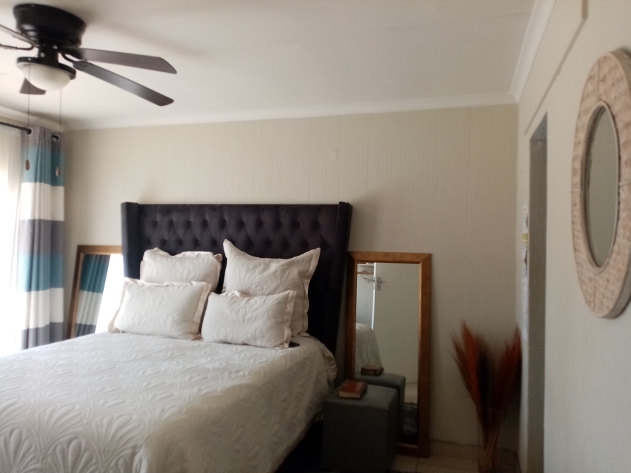 To Let 2 Bedroom Property for Rent in Leachville Gauteng