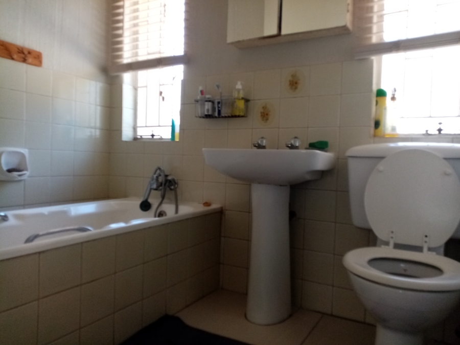 To Let 2 Bedroom Property for Rent in Leachville Gauteng