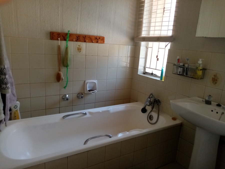 To Let 2 Bedroom Property for Rent in Leachville Gauteng