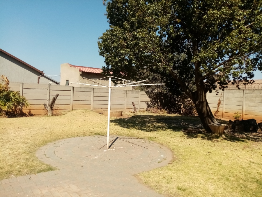 To Let 2 Bedroom Property for Rent in Leachville Gauteng