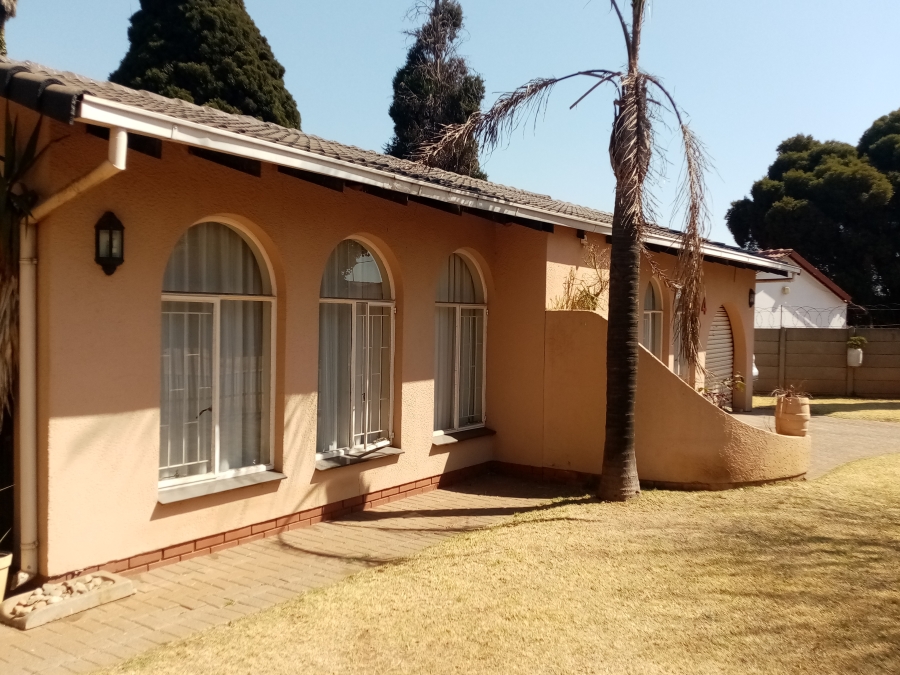 To Let 2 Bedroom Property for Rent in Leachville Gauteng