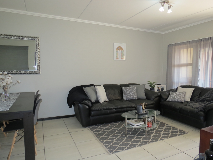 2 Bedroom Property for Sale in Greenstone Hill Gauteng