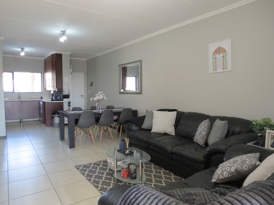 2 Bedroom Property for Sale in Greenstone Hill Gauteng