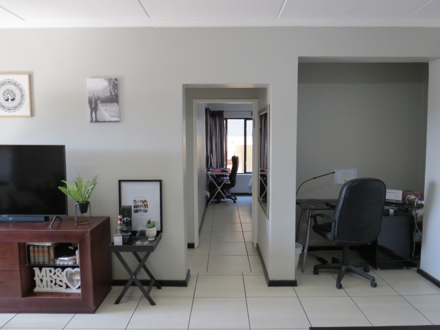 2 Bedroom Property for Sale in Greenstone Hill Gauteng