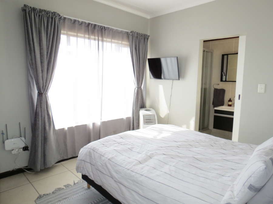 2 Bedroom Property for Sale in Greenstone Hill Gauteng