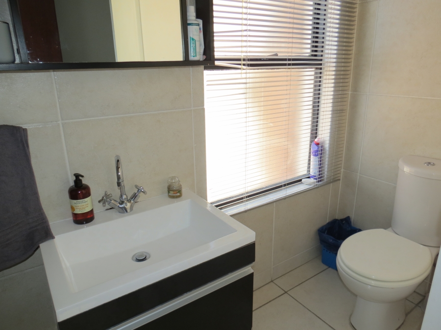 2 Bedroom Property for Sale in Greenstone Hill Gauteng