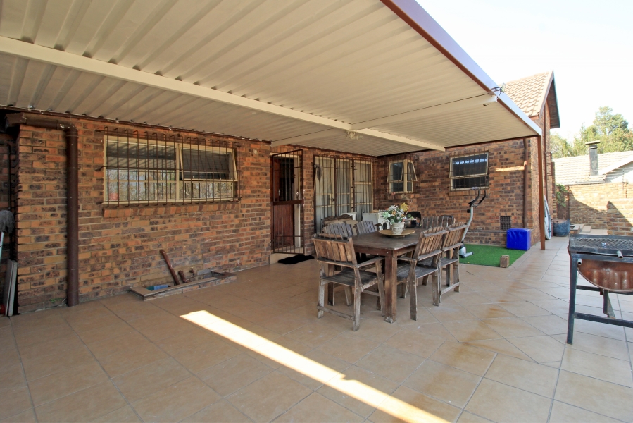 3 Bedroom Property for Sale in Vorna Valley Gauteng