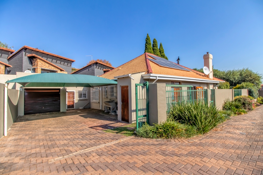 3 Bedroom Property for Sale in Linden Gauteng