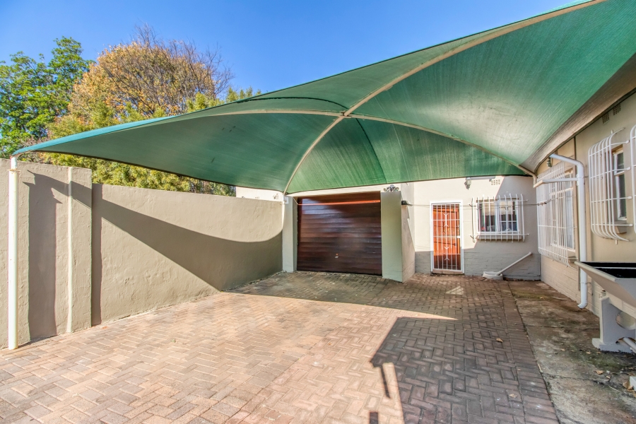 3 Bedroom Property for Sale in Linden Gauteng