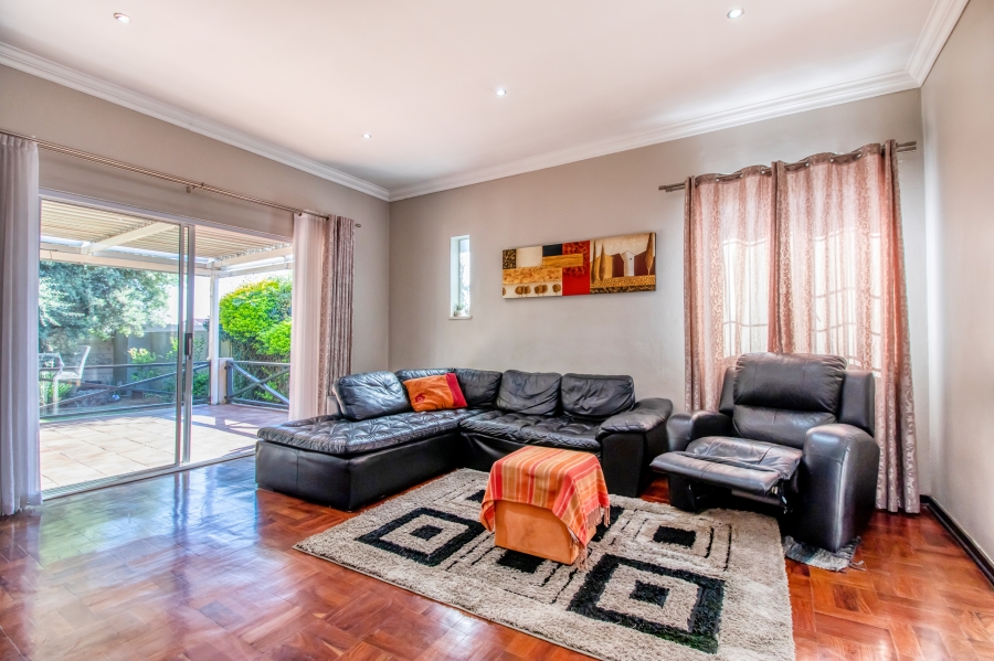 3 Bedroom Property for Sale in Linden Gauteng