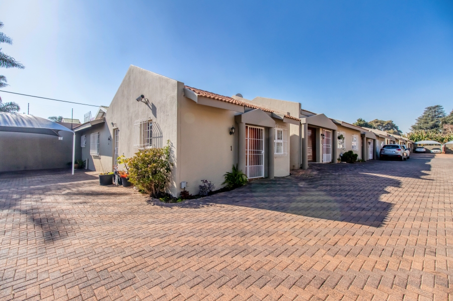 3 Bedroom Property for Sale in Linden Gauteng