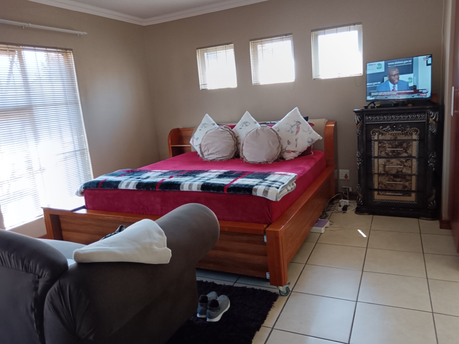 To Let 4 Bedroom Property for Rent in Kameeldrift East Gauteng