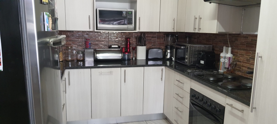 4 Bedroom Property for Sale in Illiondale Gauteng