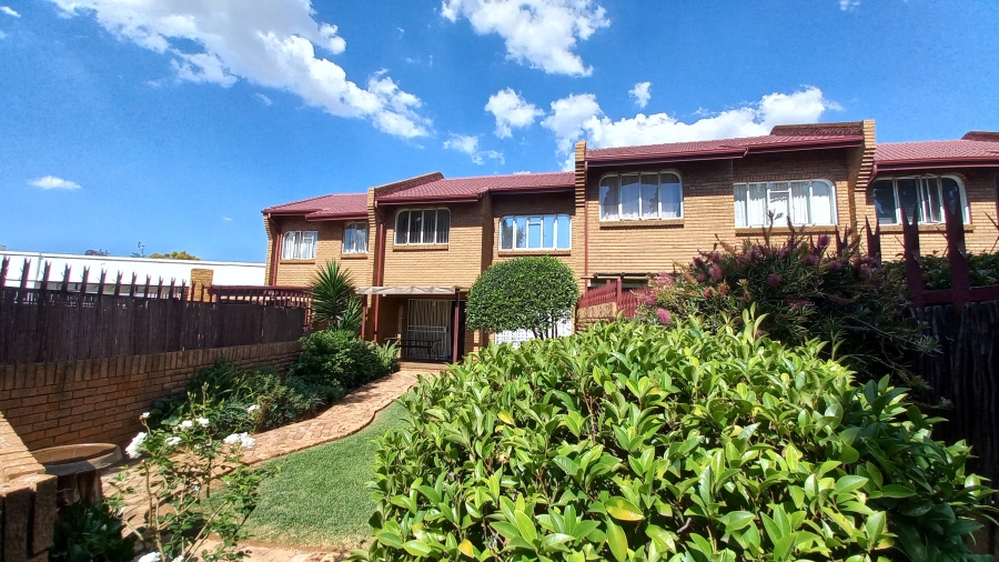 2 Bedroom Property for Sale in Parkrand Gauteng