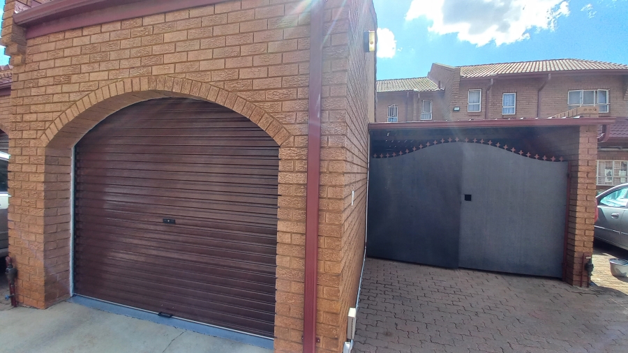 2 Bedroom Property for Sale in Parkrand Gauteng