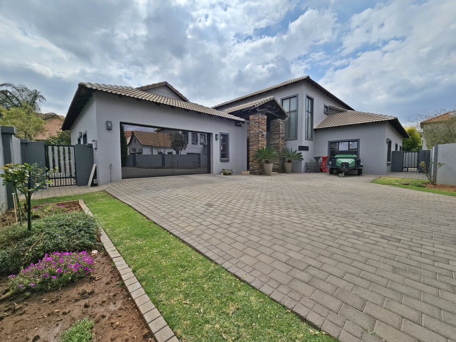 4 Bedroom Property for Sale in Midfield Estate Gauteng