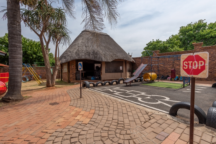 4 Bedroom Property for Sale in Oakdene Gauteng