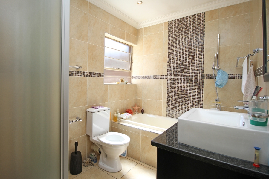 3 Bedroom Property for Sale in Hurlyvale Gauteng