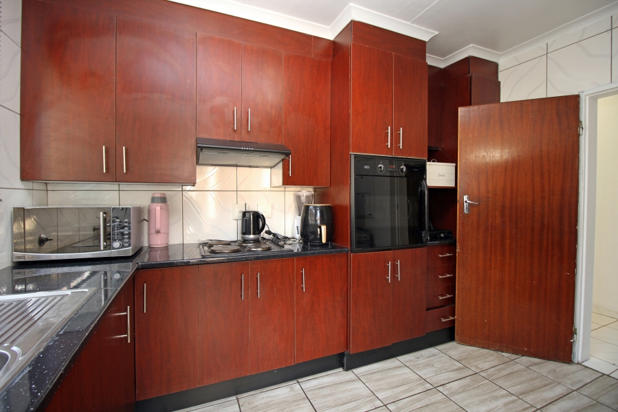 3 Bedroom Property for Sale in Corlett Gardens Gauteng