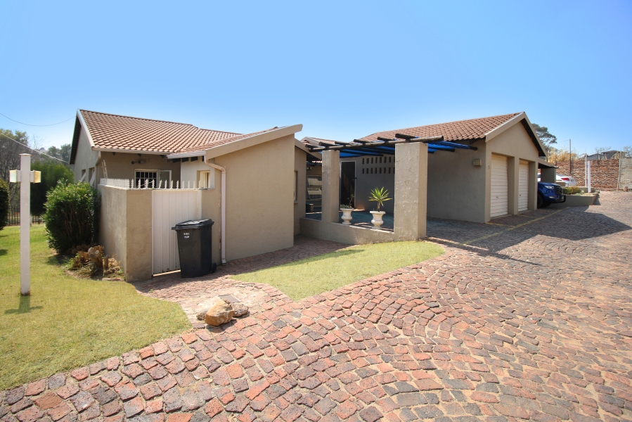 3 Bedroom Property for Sale in Corlett Gardens Gauteng