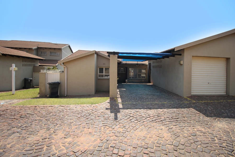 3 Bedroom Property for Sale in Corlett Gardens Gauteng