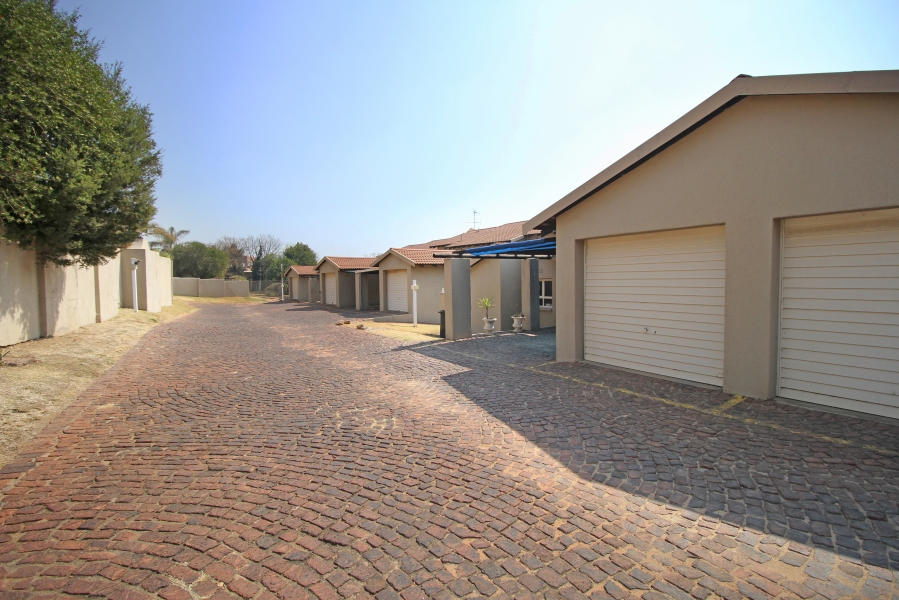 3 Bedroom Property for Sale in Corlett Gardens Gauteng