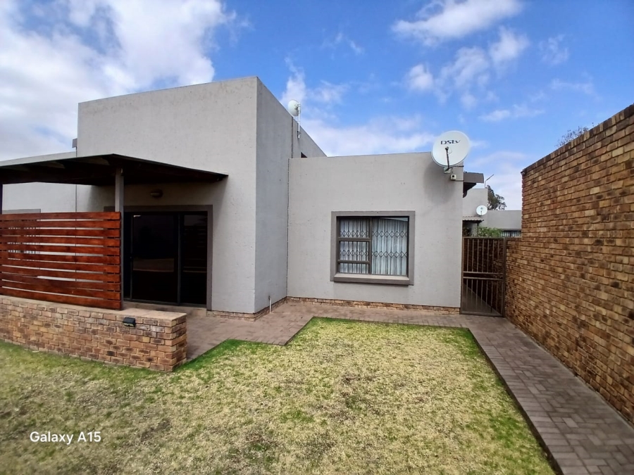 3 Bedroom Property for Sale in Kookrus Gauteng