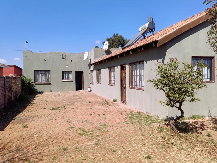 5 Bedroom Property for Sale in Villa Liza Gauteng